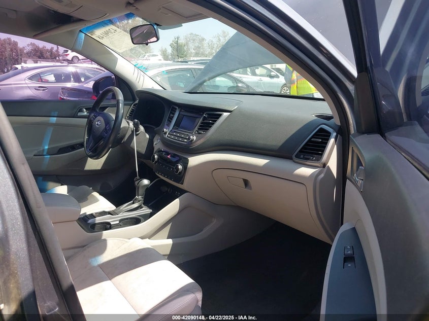 2017 HYUNDAI TUCSON VIN: KM8J33A26HU385271
