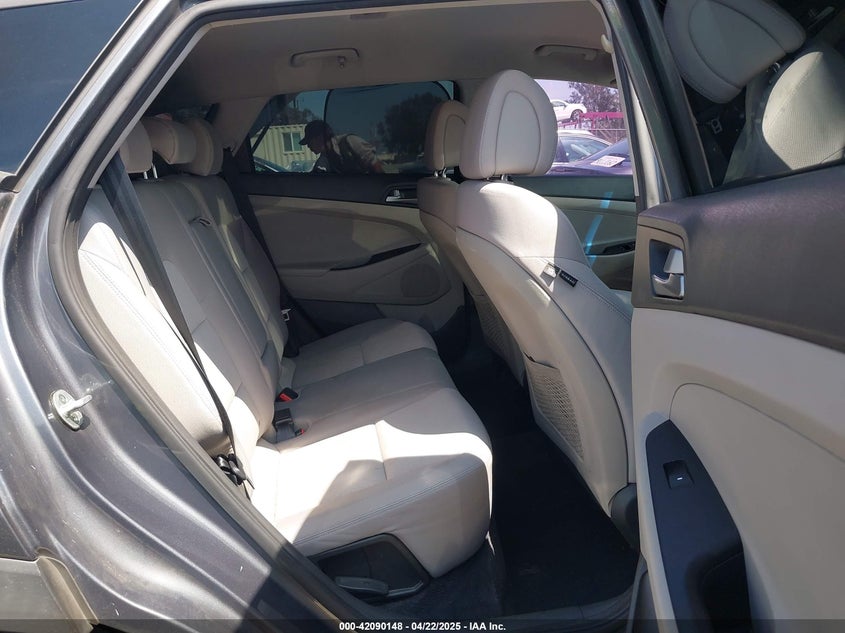 2017 HYUNDAI TUCSON VIN: KM8J33A26HU385271