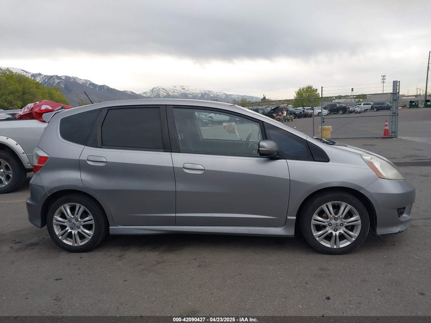 2009 HONDA FIT VIN: JHMGE88489S012483