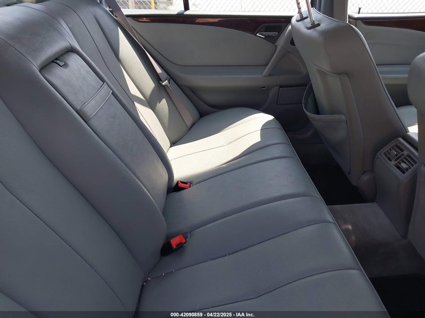 1999 Mercedes-Benz E 300 Diesel VIN: WDBJF25HXXA841906 Lot: 42090859