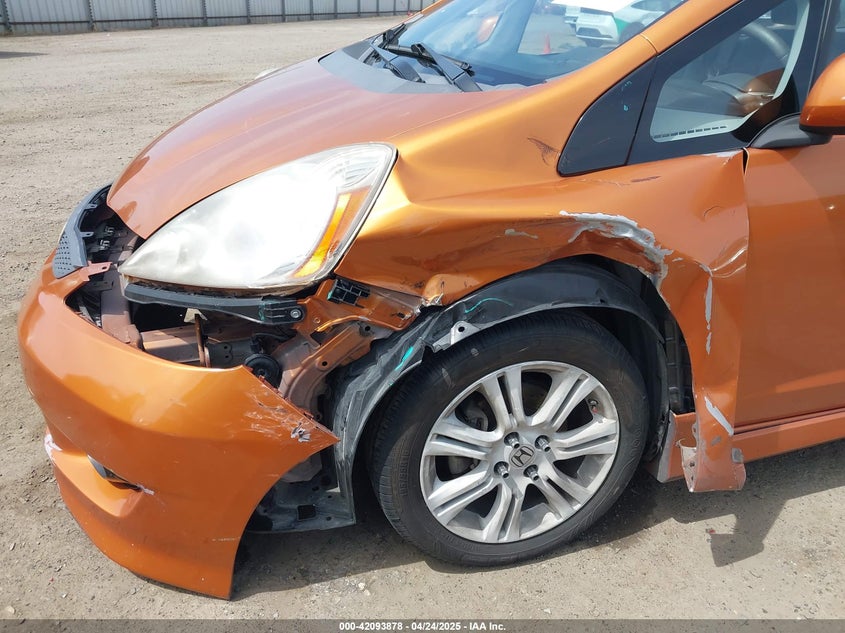 2010 HONDA FIT VIN: JHMGE8H40AC021273