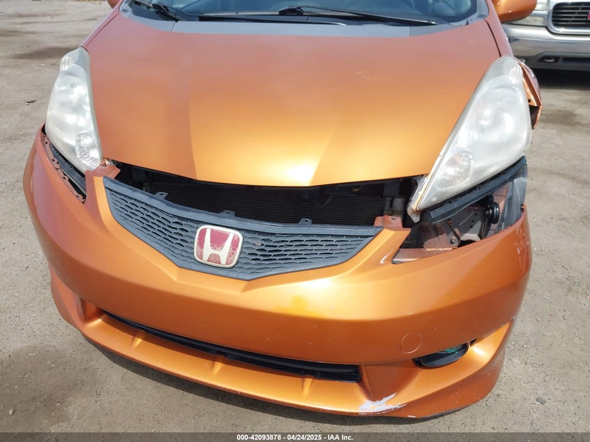 2010 HONDA FIT VIN: JHMGE8H40AC021273