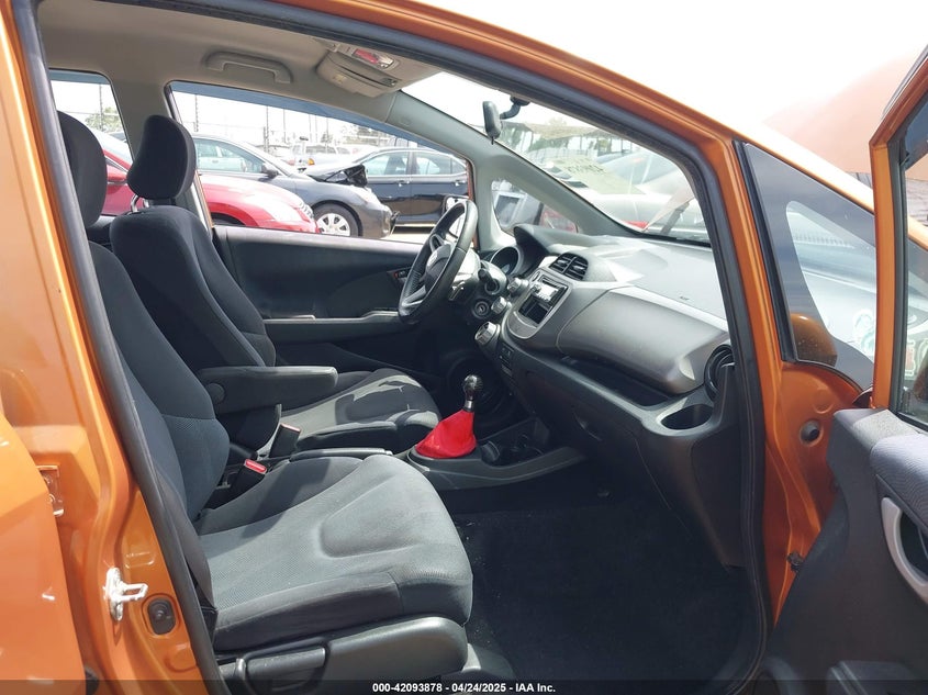 2010 HONDA FIT VIN: JHMGE8H40AC021273