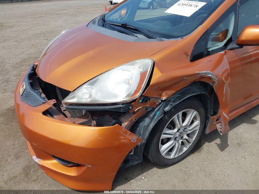 2010 HONDA FIT VIN: JHMGE8H40AC021273