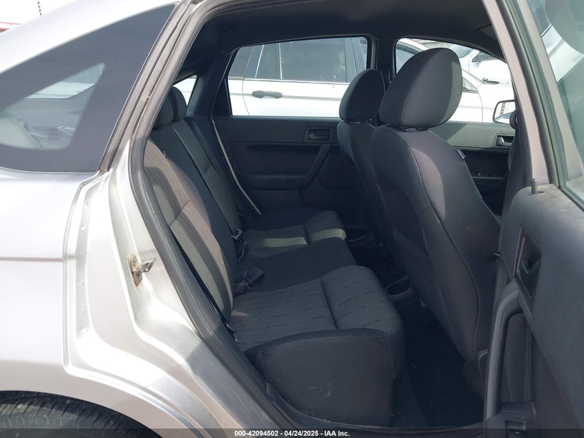 2010 FORD FOCUS VIN: 1FAHP3FN2AW225625