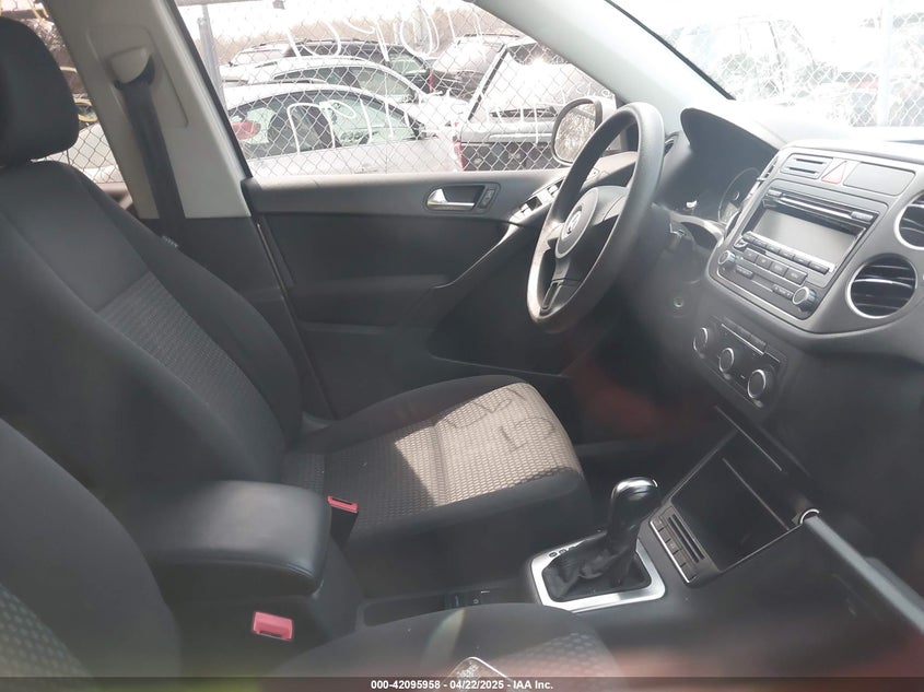 WVGBV7AX2BW547930 2011 VOLKSWAGEN TIGUAN photo no. 5