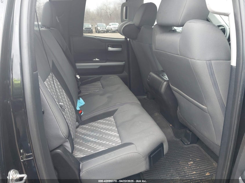 2019 TOYOTA TUNDRA SR5 5.7L V8 - 5TFUW5F11KX807277