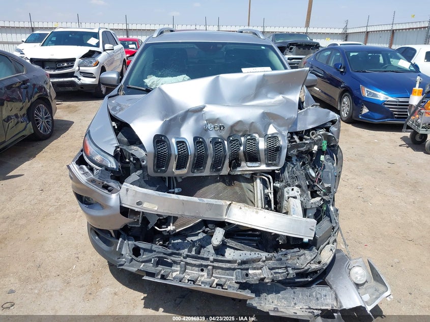 VIN 1C4PJLCB8JD566329 2018 JEEP CHEROKEE LATITUDE FWD