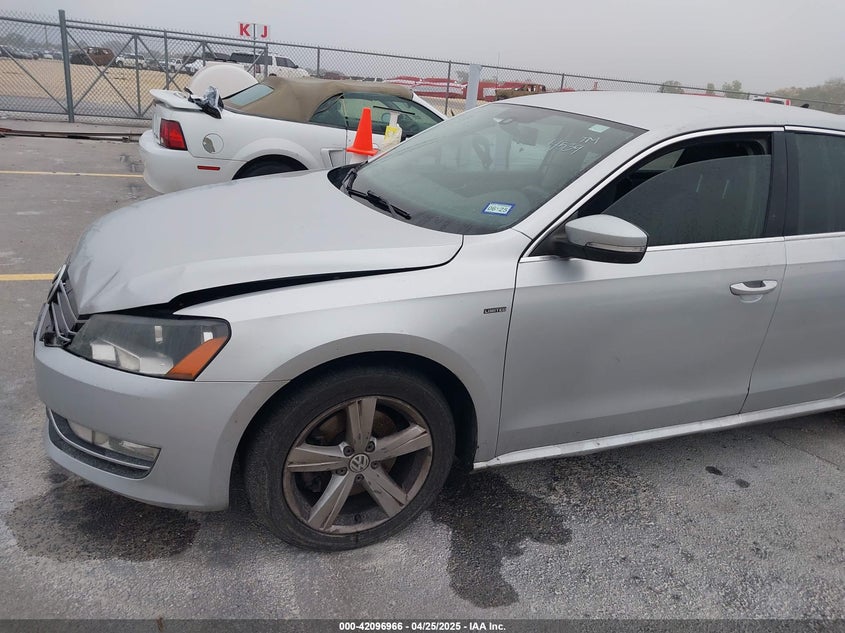 2015 VOLKSWAGEN PASSAT VIN: 1VWAS7A30FC104539