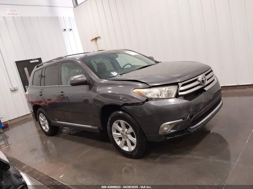 2013 TOYOTA HIGHLANDER VIN: 5TDBK3EH8DS206124