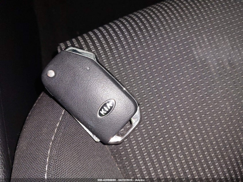 VIN 3KPF24AD4KE092415 2019 KIA FORTE LXS
