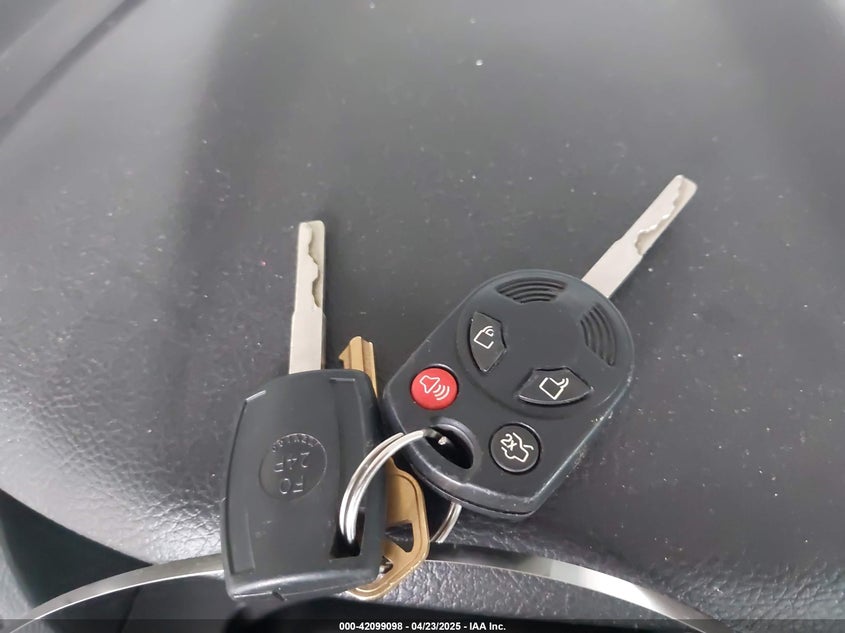 2015 FORD FOCUS VIN: 1FADP3F21FL293539