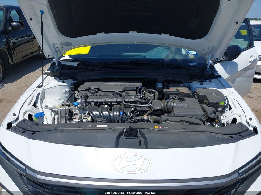 2025 HYUNDAI ELANTRA VIN: KMHLM4DG2SU923409