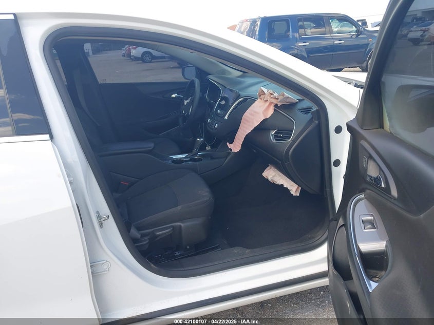 2019 CHEVROLET MALIBU VIN: 1G1ZD5ST5KF222039