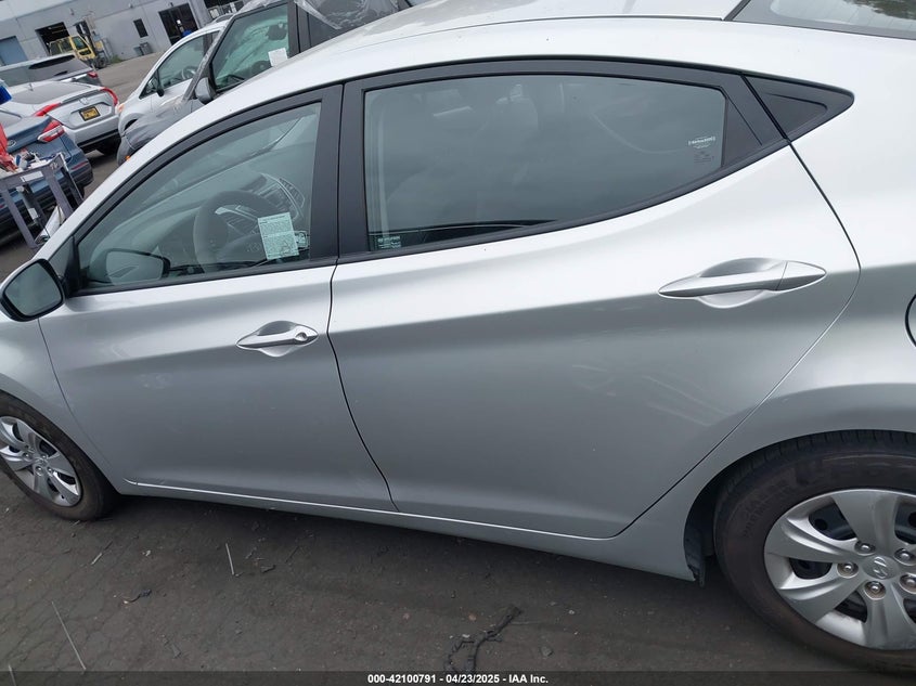 2016 HYUNDAI ELANTRA VIN: 5NPDH4AE6GH667082