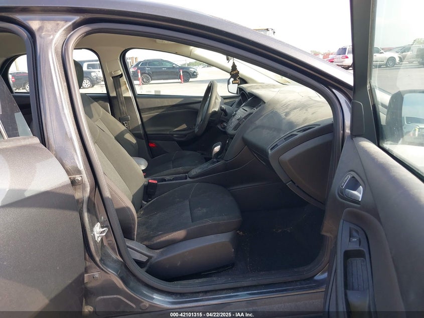 2017 FORD FOCUS VIN: 1FADP3F29HL220261