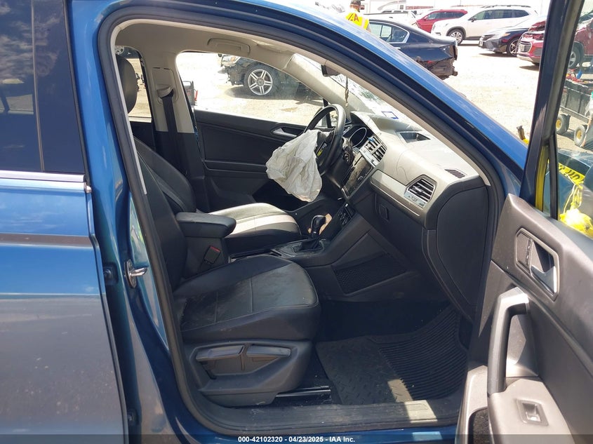 VIN 3VV3B7AX1KM056655 2019 VOLKSWAGEN TIGUAN 2.0T SE/2.0T SEL/2.0T SEL R-LINE/2.0T SEL R-LINE BLACK