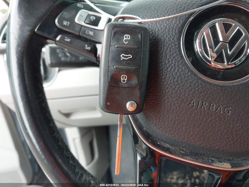 2018 VOLKSWAGEN PASSAT 2.0T R-LINE/2.0T S - 1VWAA7A35JC007736