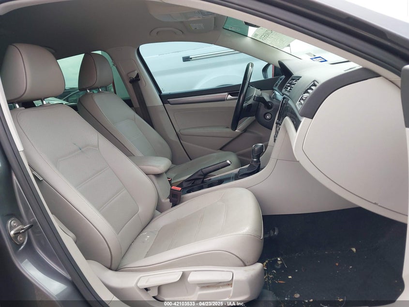 2018 VOLKSWAGEN PASSAT 2.0T R-LINE/2.0T S - 1VWAA7A35JC007736