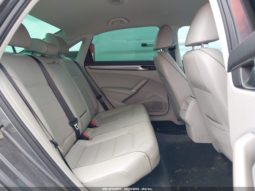 2018 VOLKSWAGEN PASSAT 2.0T R-LINE/2.0T S - 1VWAA7A35JC007736