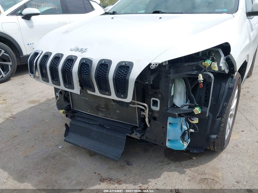 VIN 1C4PJLCB4HD218750 2017 JEEP CHEROKEE LATITUDE FWD