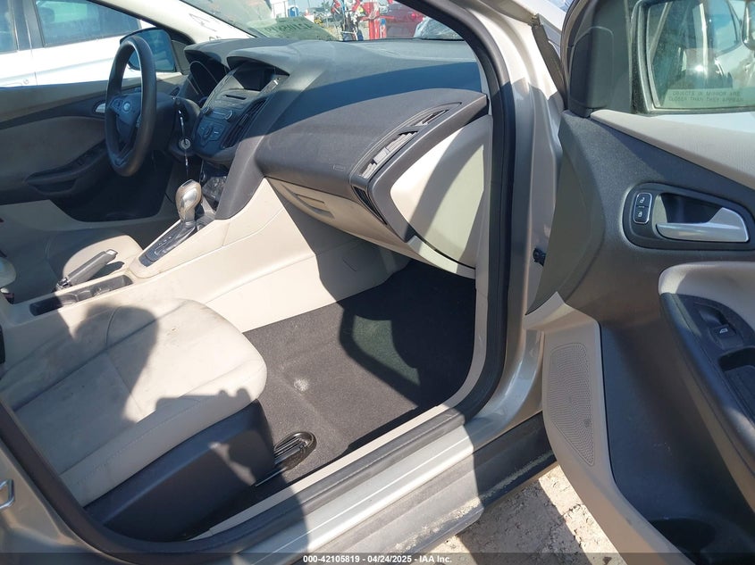 2016 FORD FOCUS SE - 1FADP3K23GL292383