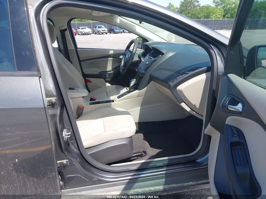 2016 FORD FOCUS VIN: 1FADP3F26GL207417