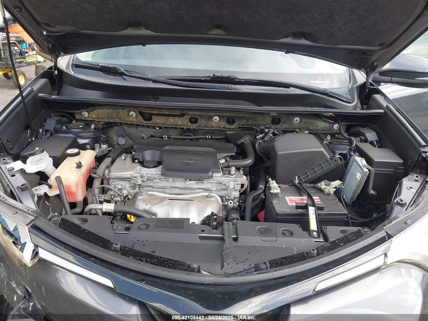 2018 TOYOTA RAV4 XLE - JTMWFREV9JD132847