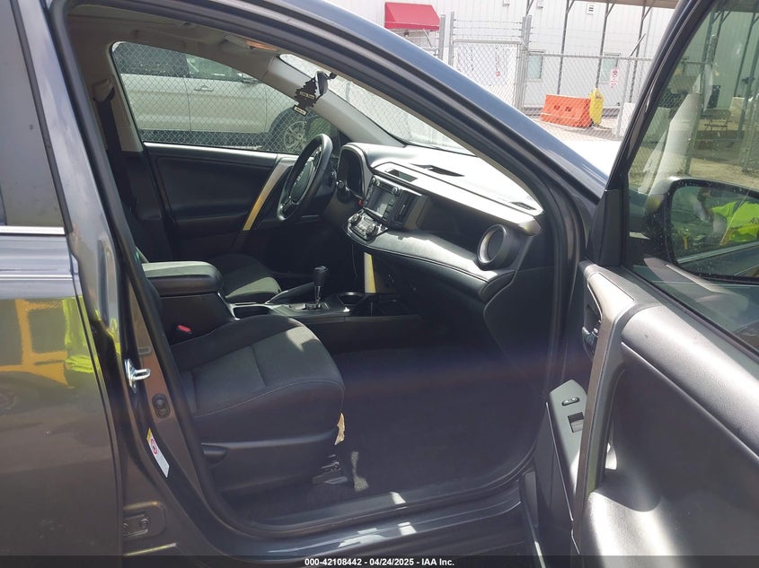 2018 TOYOTA RAV4 XLE - JTMWFREV9JD132847