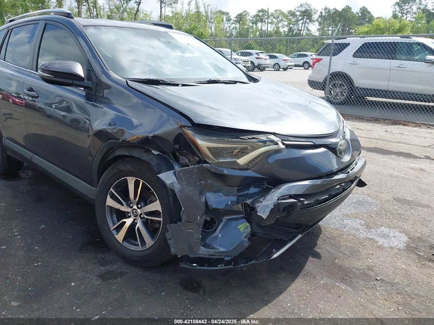 2018 TOYOTA RAV4 XLE - JTMWFREV9JD132847