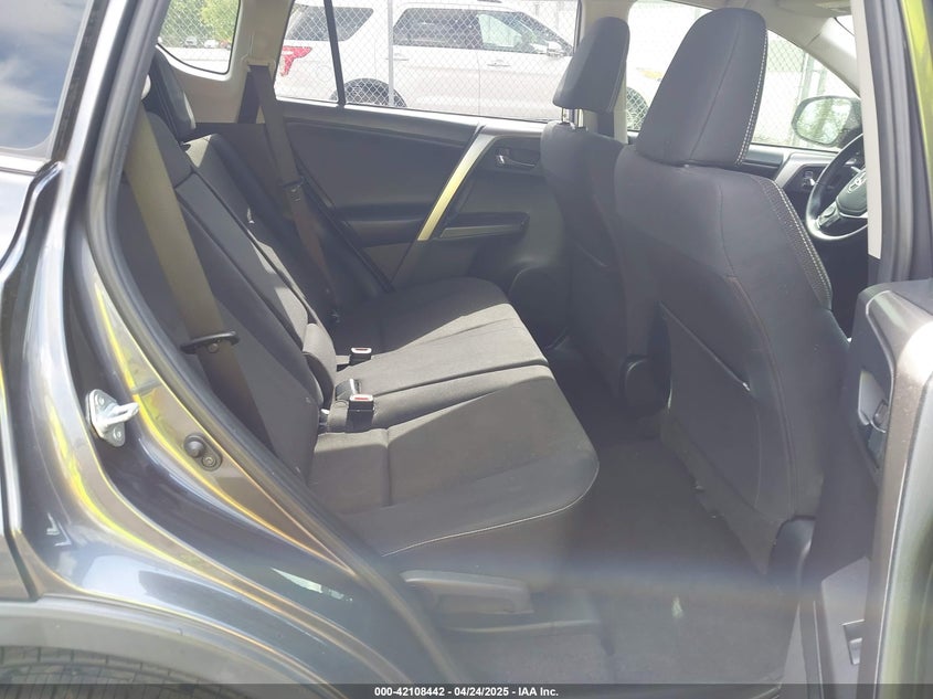 2018 TOYOTA RAV4 XLE - JTMWFREV9JD132847