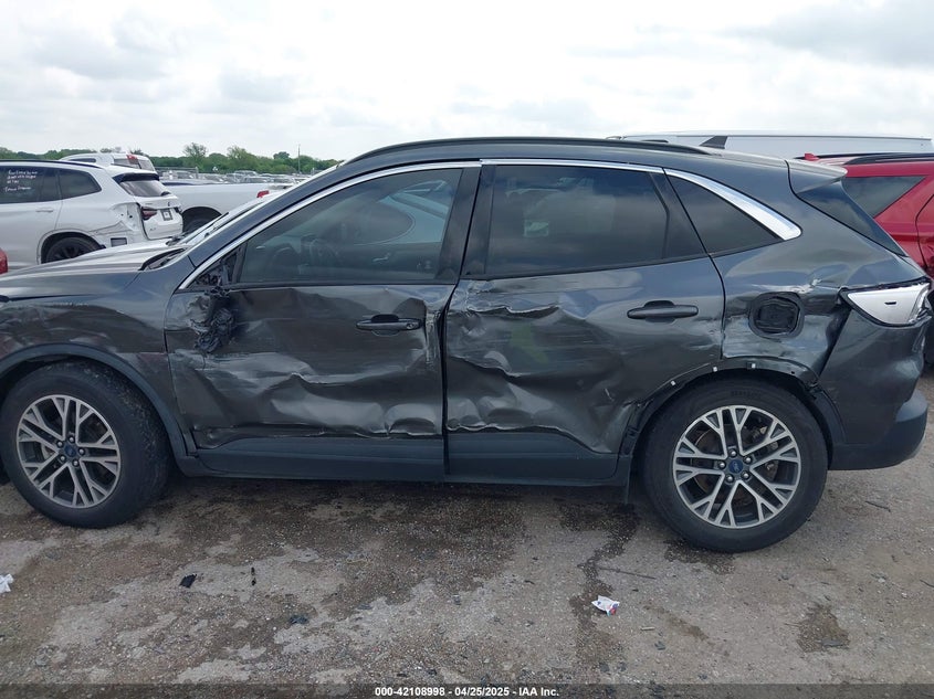 VIN 1FMCU0H65LUB65772 2020 FORD ESCAPE SEL