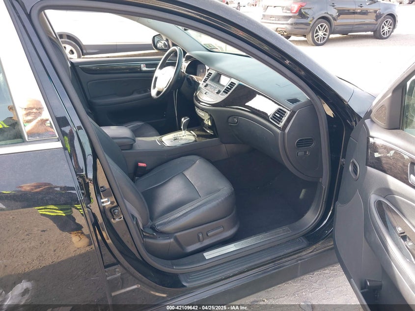 2012 HYUNDAI GENESIS VIN: KMHGC4DD6CU196786
