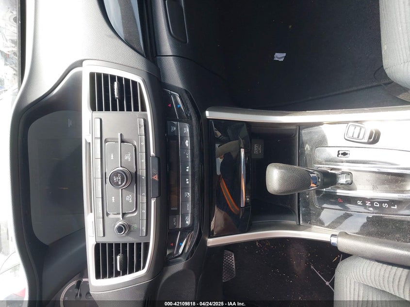 2016 HONDA ACCORD VIN: 1HGCR2F30GA042142