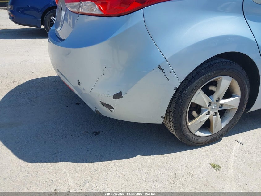 2011 HYUNDAI ELANTRA VIN: KMHDH4AE4BU139017