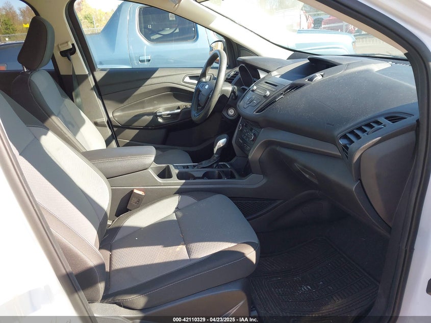 VIN 1FMCU9GD6JUB18297 2018 FORD ESCAPE SE