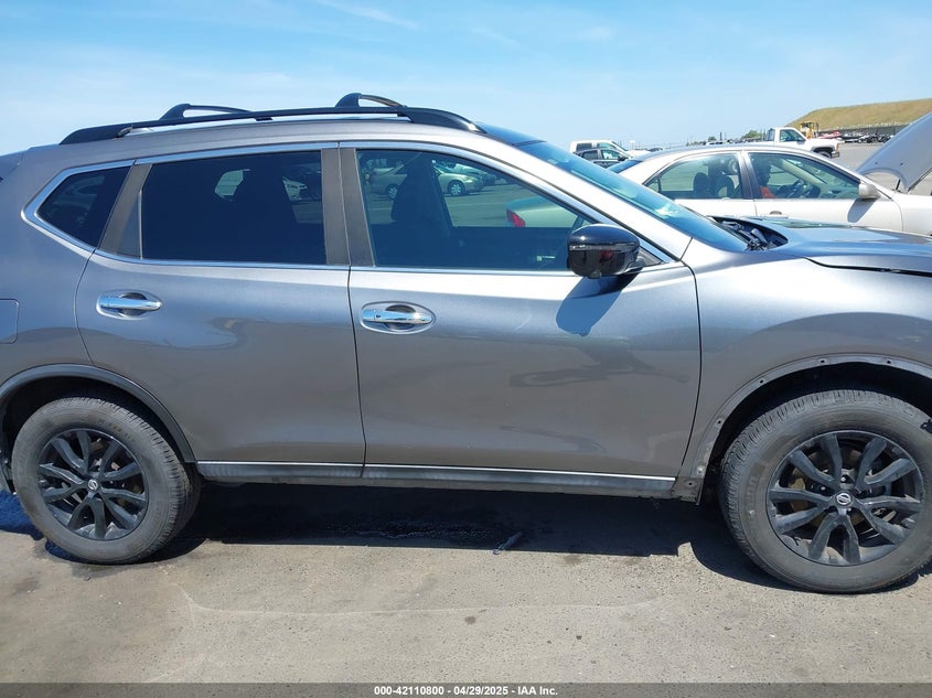 VIN 5N1AT2MVXJC720687 2018 NISSAN ROGUE SV