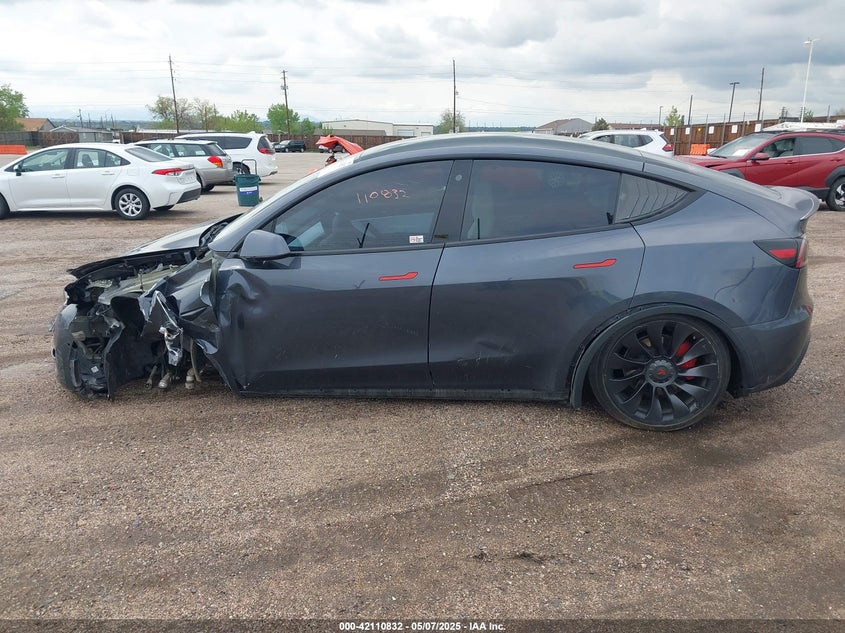 2022 Tesla Model Y Performance Dual Motor All-Wheel Drive VIN: 7SAYGDEF7NF405769 Lot: 42110832