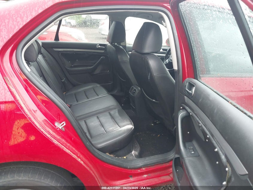 2010 VOLKSWAGEN JETTA VIN: 3VWAX7AJ5AM145529