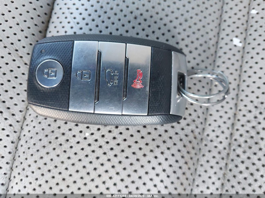 2019 KIA SORENTO VIN: 5XYPK4A51KG553747