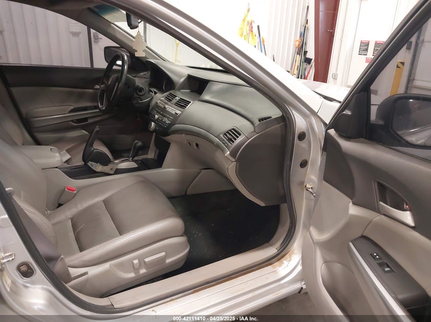 2010 HONDA ACCORD VIN: 1HGCP3F81AA003624