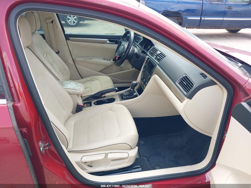 2018 VOLKSWAGEN PASSAT VIN: 1VWBA7A33JC003768