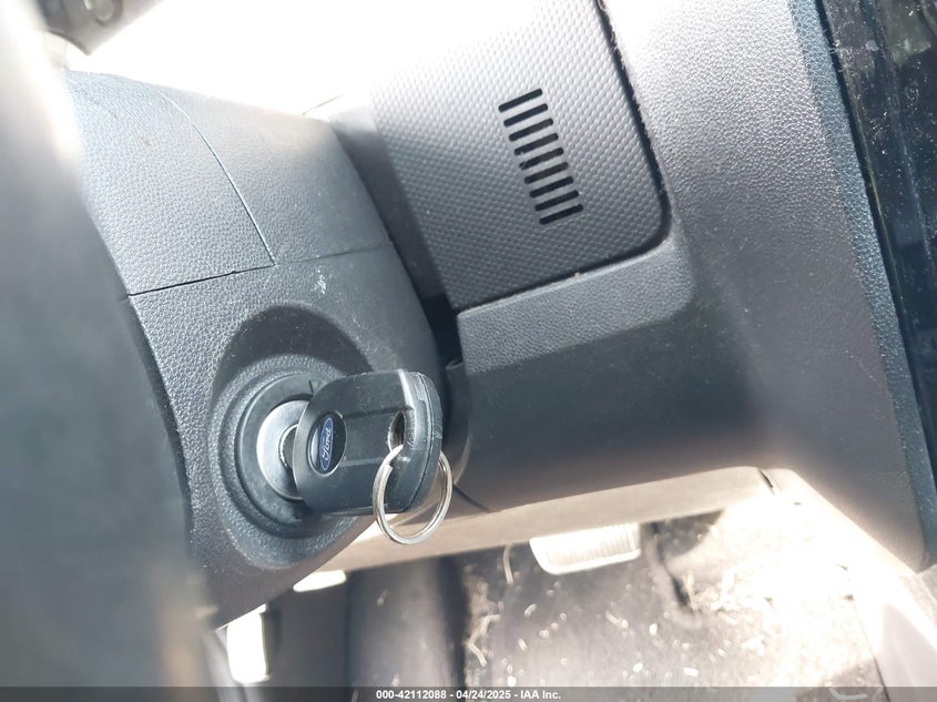 2008 FORD ESCAPE VIN: 1FMCU04118KE48683