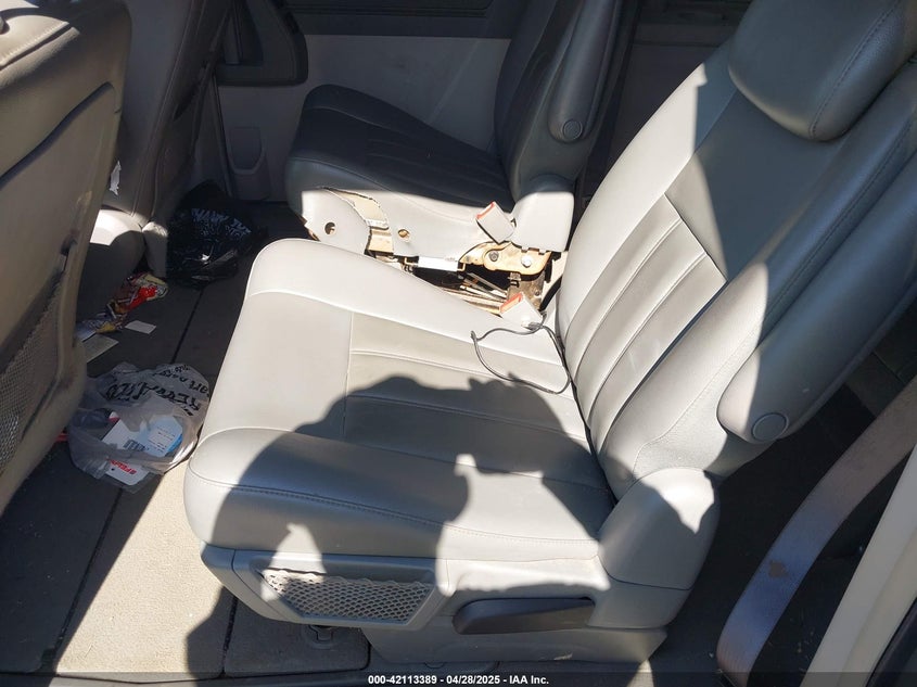 2009 Chrysler Town & Country Touring VIN: 2A8HR54129R640389 Lot: 42113389