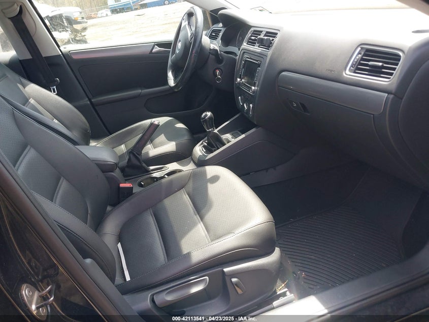 2013 VOLKSWAGEN JETTA VIN: 3VW3L7AJ4DM275326