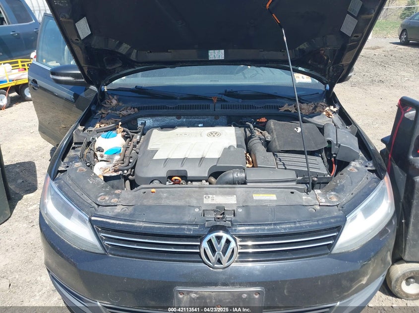 2013 VOLKSWAGEN JETTA VIN: 3VW3L7AJ4DM275326