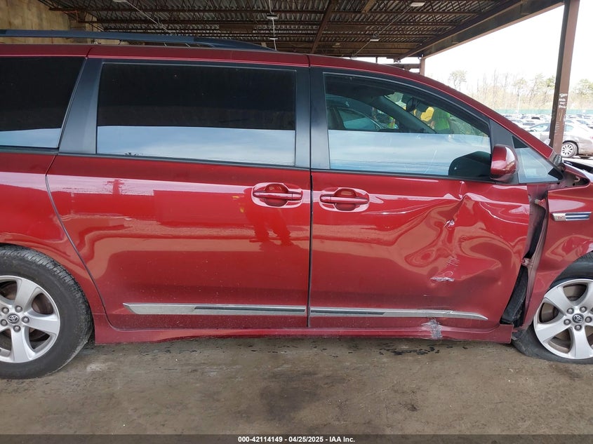 2019 TOYOTA SIENNA VIN: 5TDKZ3DC8KS988357