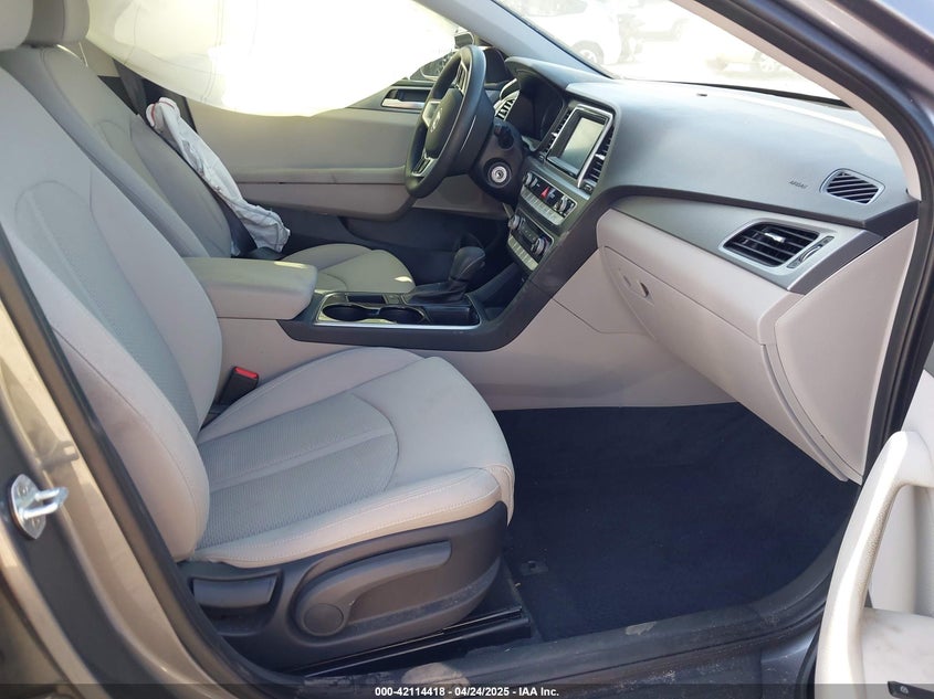 2019 HYUNDAI SONATA VIN: 5NPE24AFXKH812938