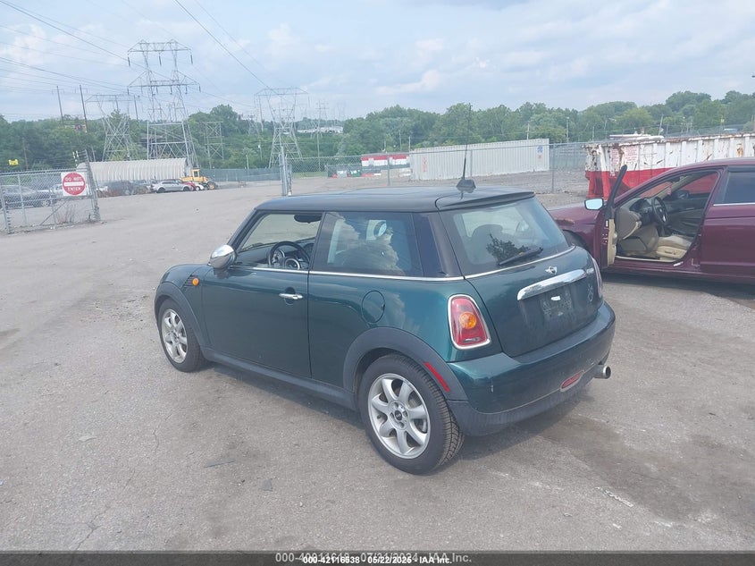 2009 MINI COOPER VIN: WMWMF33559TW74873