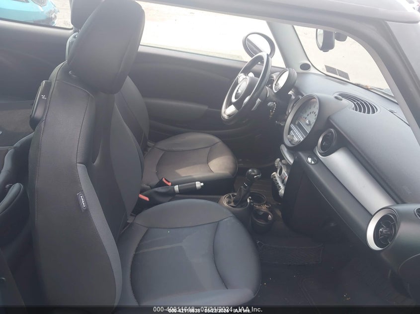 2009 MINI COOPER VIN: WMWMF33559TW74873